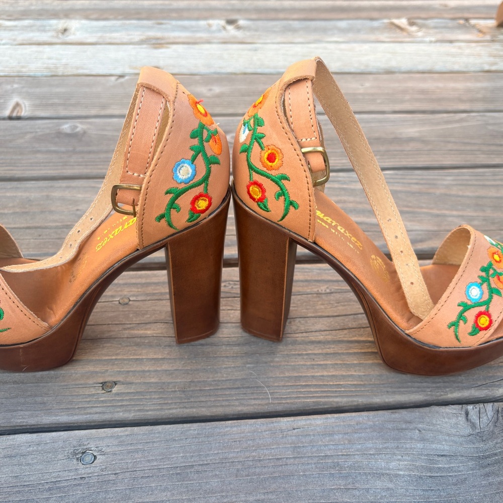 Tan Floral Embroidered Women's Heels - Picture 5 of 9